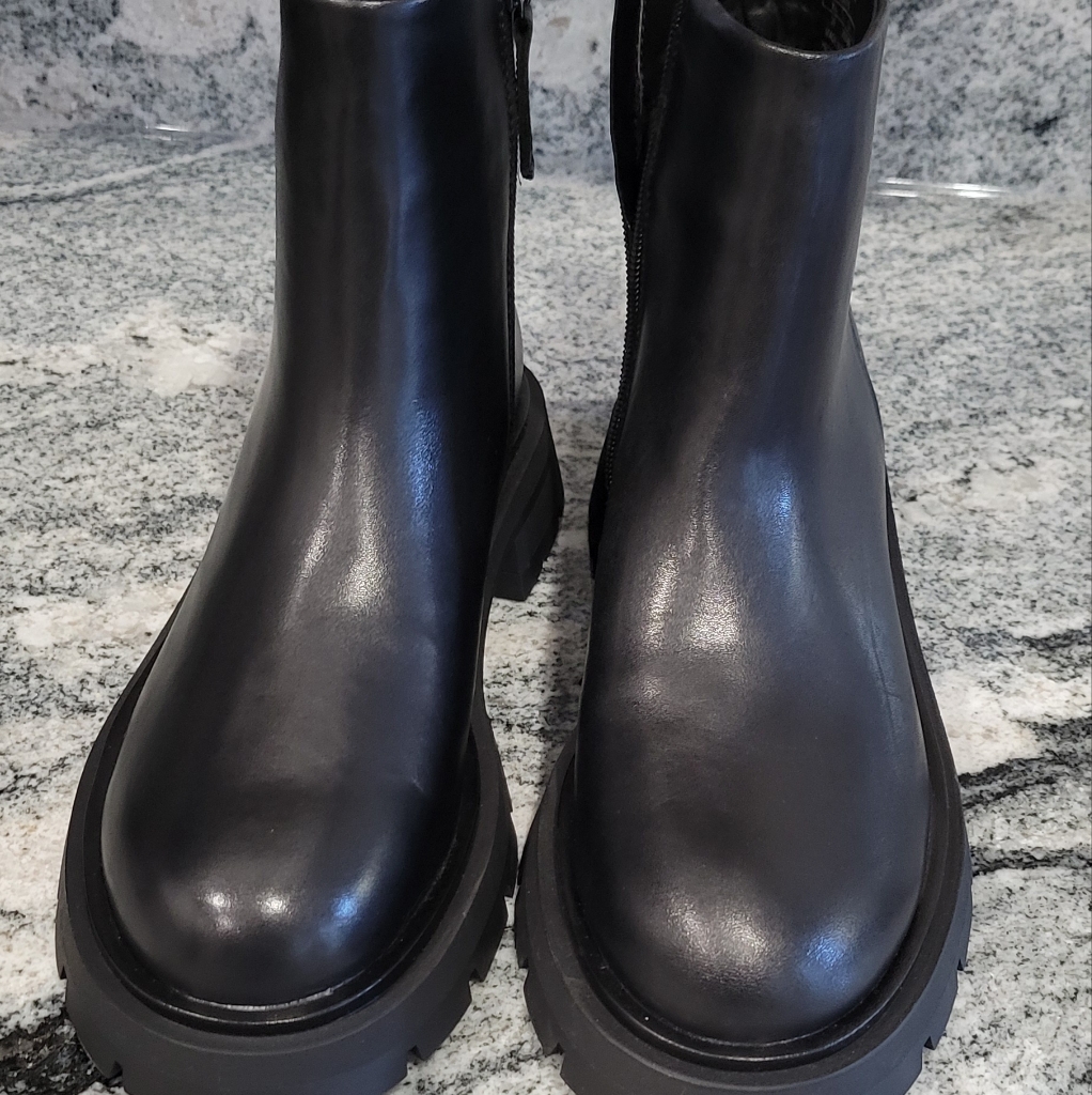 Lug Sole Zara Black Leather Ankle Boots (With Side Zip) Size 10